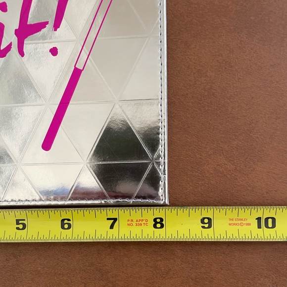 Real Techniques NWT “just wing it” cosmetic bag in holographic silver and pink - Picture 6 of 7